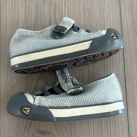 KEEN 100% Vulcanized Kids Gray Canvas Sneakers - Picture 3 of 7